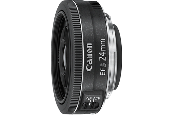 餅干頭EF-S 24mm f/2.8 STM。小巧輕便的大光圈定焦，便于日常記錄和街拍